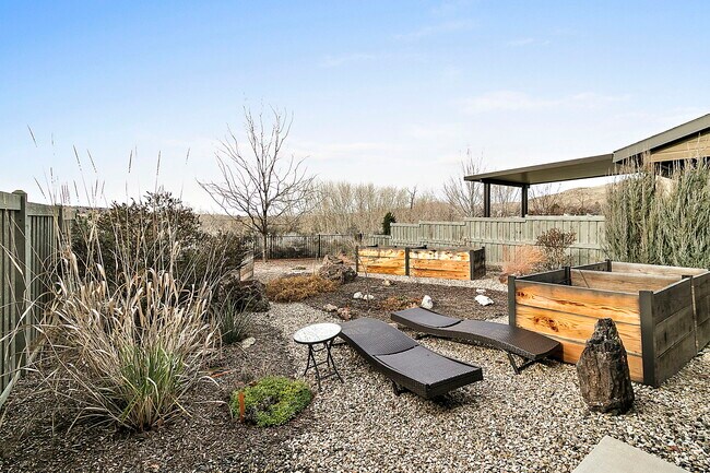 Building Photo - 6777 E Warm Springs Ave