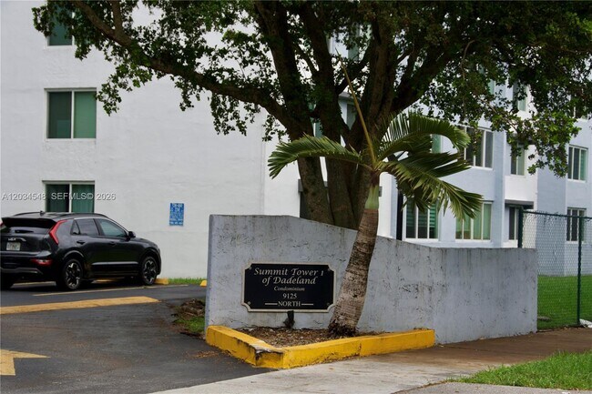 Building Photo - 9125 SW 77th Ave