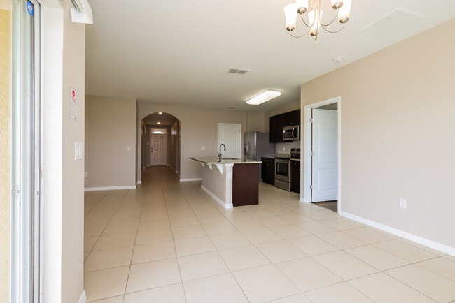 Building Photo - 484 Aberdeen Dr