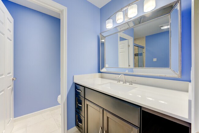 Building Photo - 7906 Del Monte Dr
