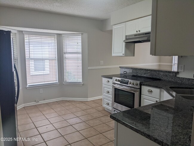 Building Photo - 13576 Capistrano Dr S
