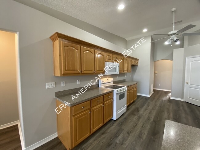 Building Photo - 2110 Bahama Dr