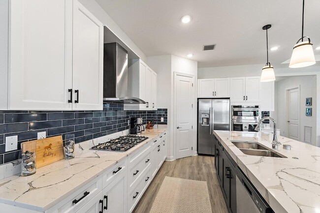 Building Photo - 15883 Key Biscayne Ln