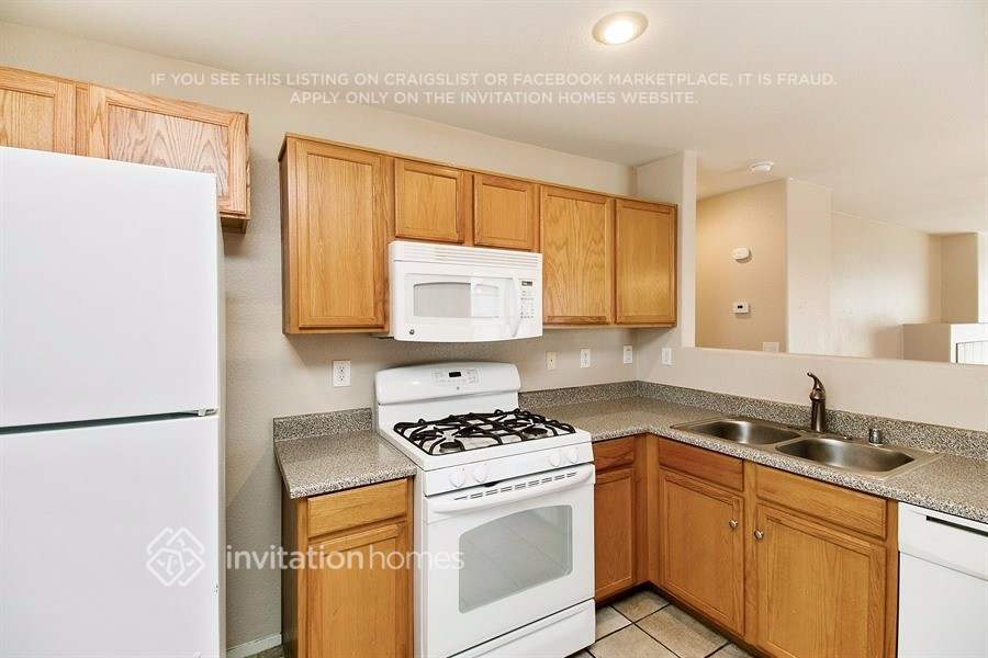 Building Photo - 5925 Kenmore St