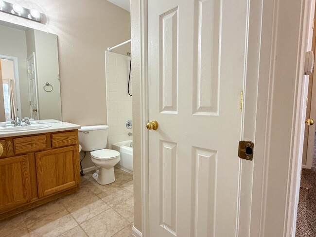 Building Photo - End-Unit Townhome in Littleton