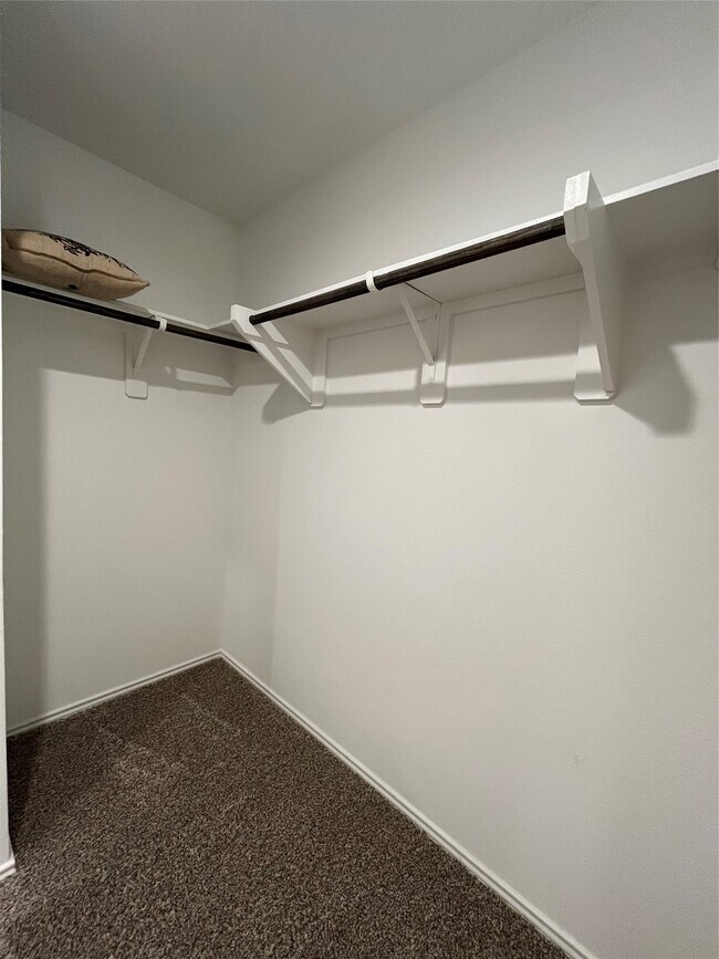 Building Photo - 5446 Wyndham Rdg Ln