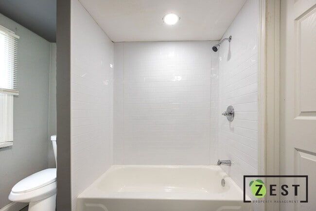 Building Photo - OPEN HOUSE-DECEMBER 18TH! 3PM-3:30PM! WELCOME HOME!!!!