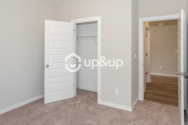 Building Photo - Fantastic 4bd/2ba home! Coming soon!