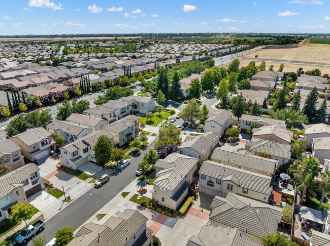 Building Photo - NICE TWO STORY TOWNHOME IN NATOMAS!
