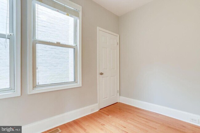 Building Photo - 1417 G St NE