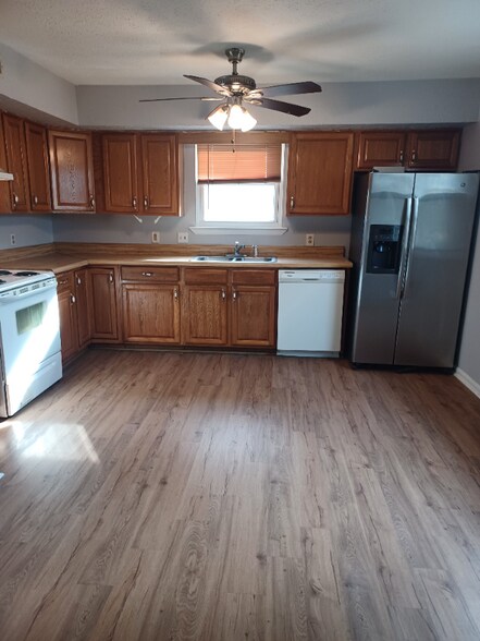 Building Photo - 3211 LUANN Dr