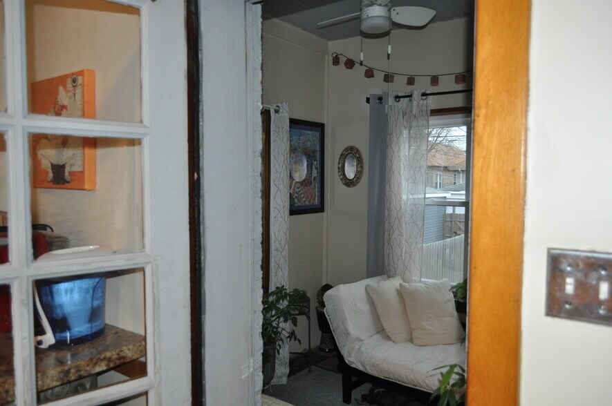 Building Photo - 5105 W Cornelia Ave
