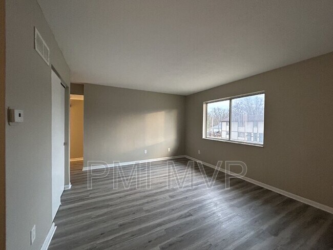 Building Photo - 822 Whitethorne Ave