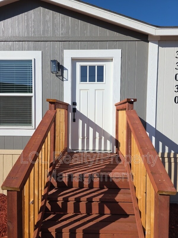 Building Photo - 33030 CA-74