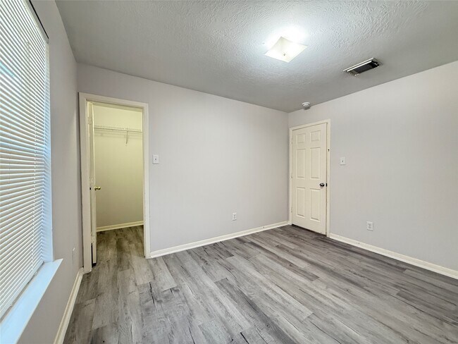 Building Photo - 6534 Carly Park Way