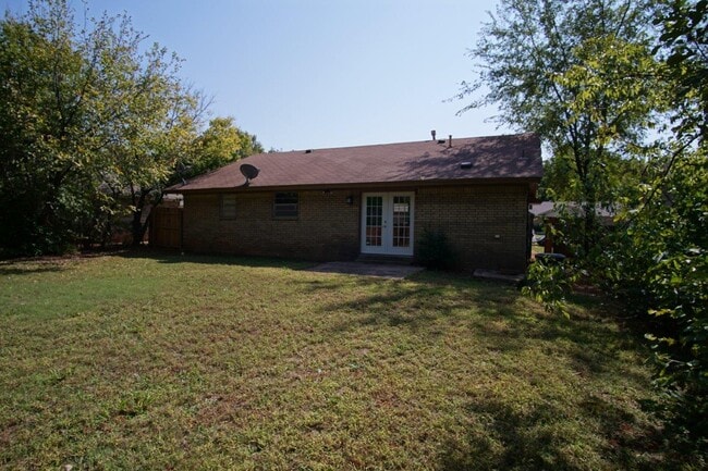 Building Photo - 2035 Allenhurst St
