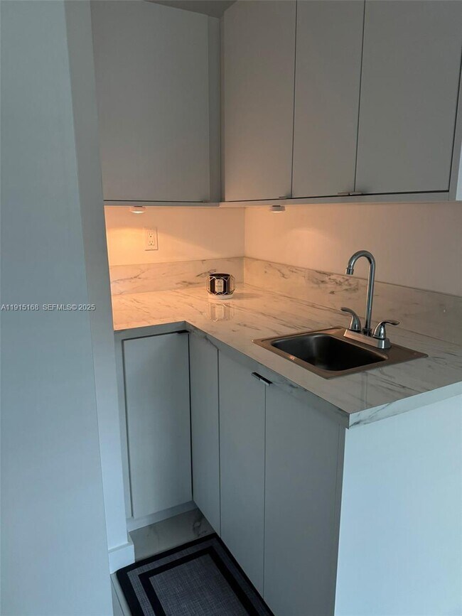 Building Photo - 15620 SW 146th Ave