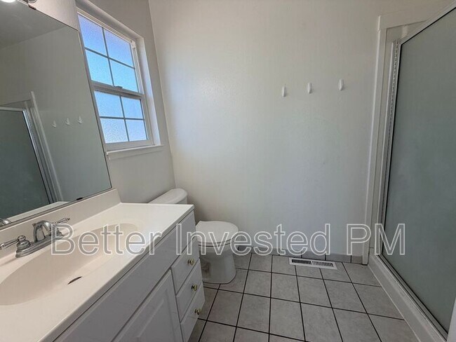Building Photo - 1713 Mariposa Dr