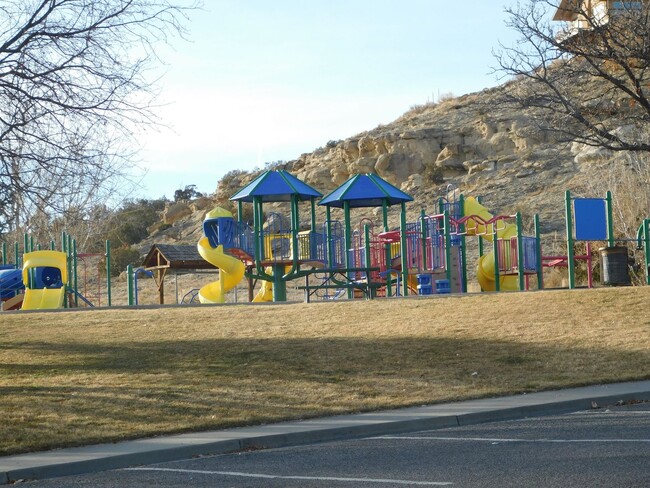 Building Photo - Nice Condo in The Ridges