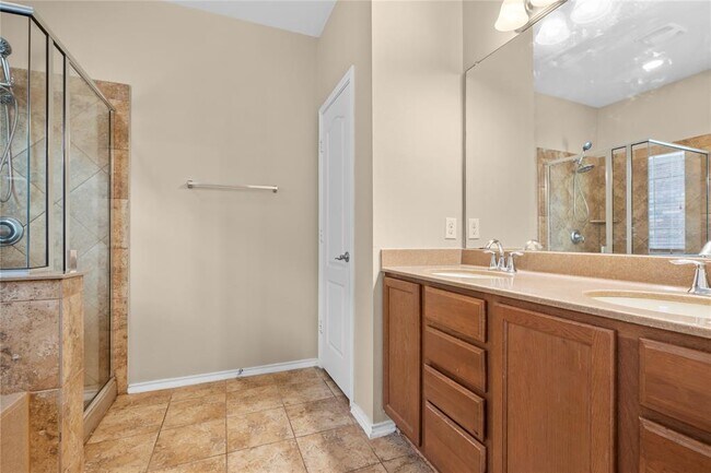 Building Photo - 14308 Lake Victor Dr