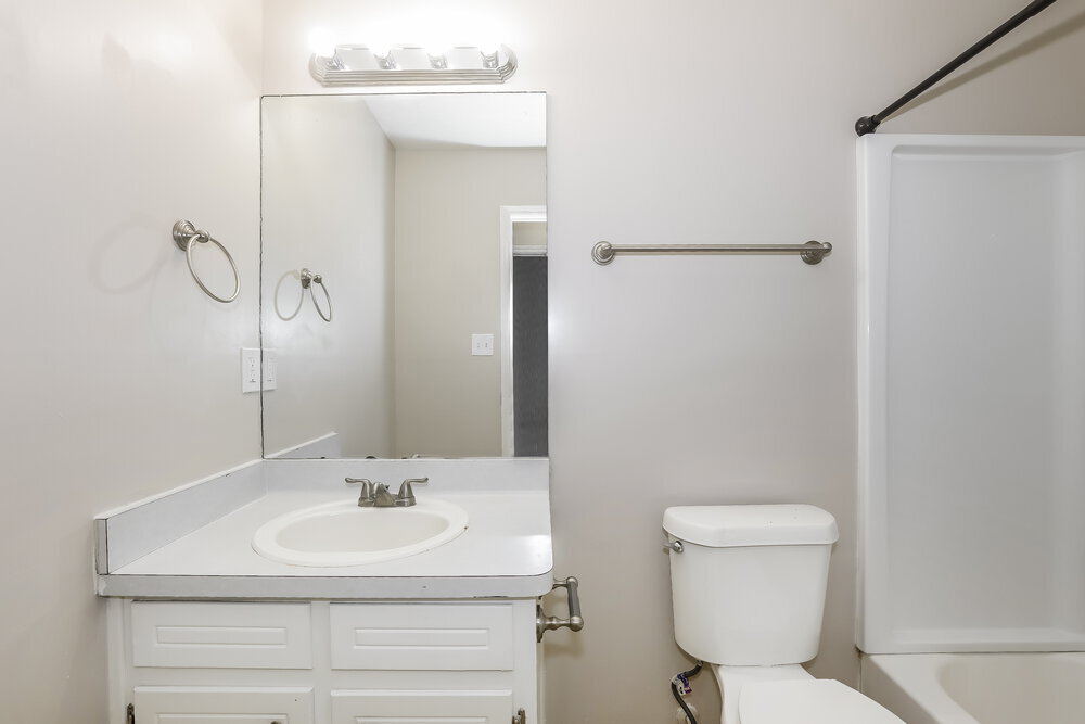 Building Photo - 583 Lakeridge Cir SE
