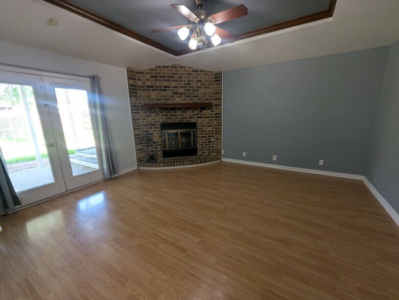 Building Photo - 617 Hardy Ave