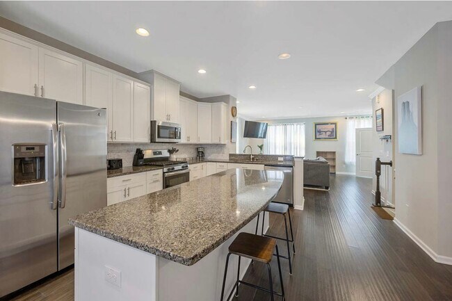 Building Photo - 337 Roche Dr