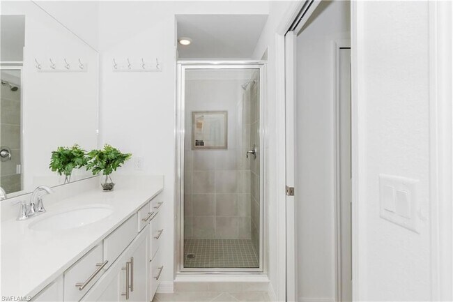 Building Photo - 15275 Green Acre Avenue Unit 338