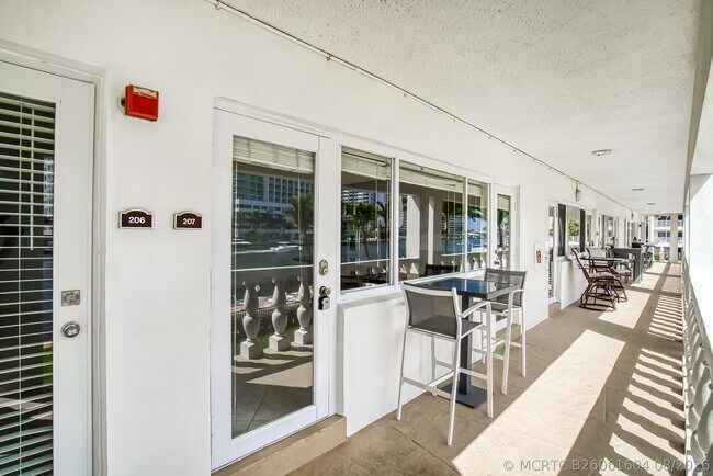 Building Photo - 2895 NE 32nd St