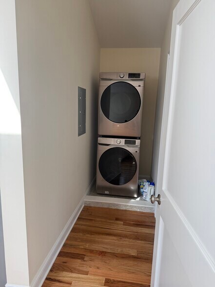 Building Photo - 60 Melbourne Rd Ext