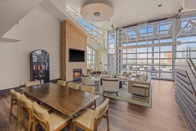 Building Photo - 600 12th Ave S