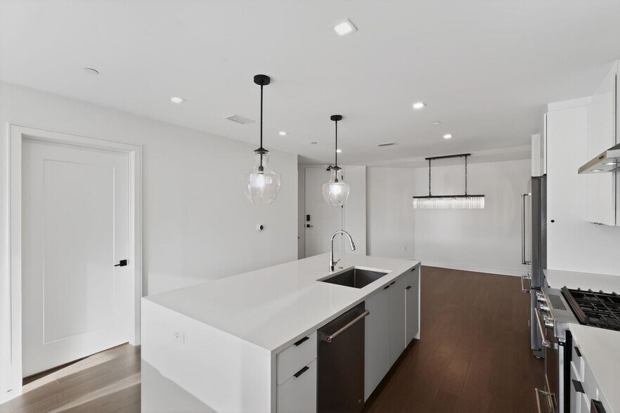 Building Photo - 788 West Marietta St NW