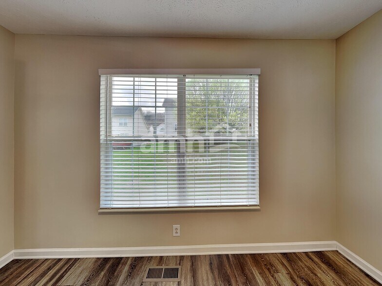 Building Photo - 3107 Creekview Ln