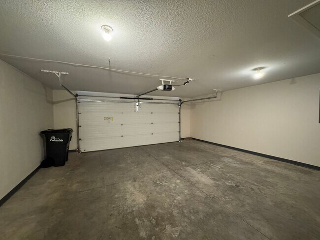 Building Photo - 2603 Oakfield Dr