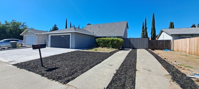 Building Photo - 132 Hyannis Ct