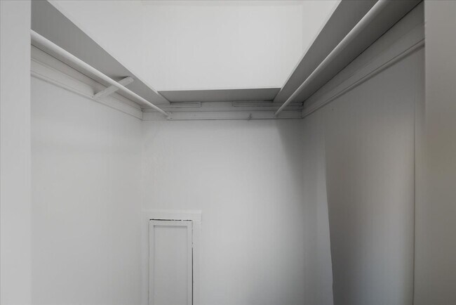 Building Photo - 3214 N Linder Ave