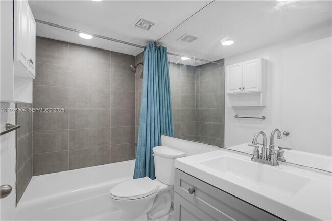 Building Photo - 10350 W Bay Harbor Dr