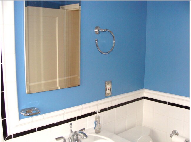Building Photo - Heat, Hot Water Included, Parking Included.