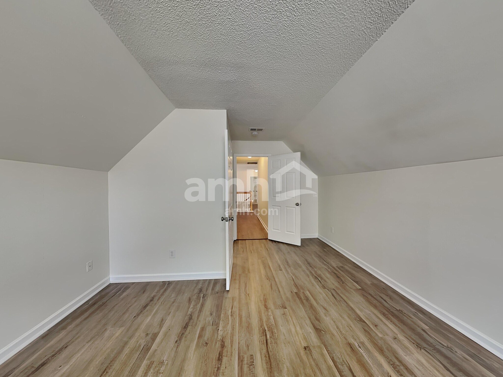 Building Photo - 106 Sweetland Ct