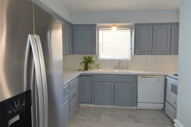 Building Photo - 6707 Las Brisas Dr