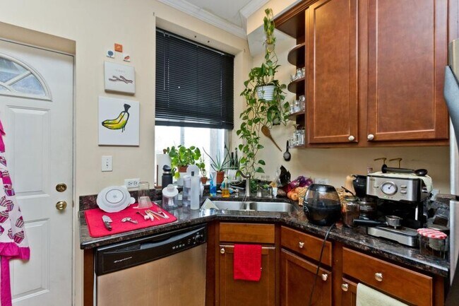 Building Photo - 1 bedroom in Chicago IL 60618