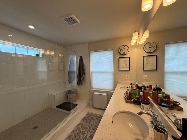 Building Photo - Gorgeous Potomac Shores End Unit Townhome