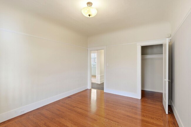 Building Photo - 380 29th St