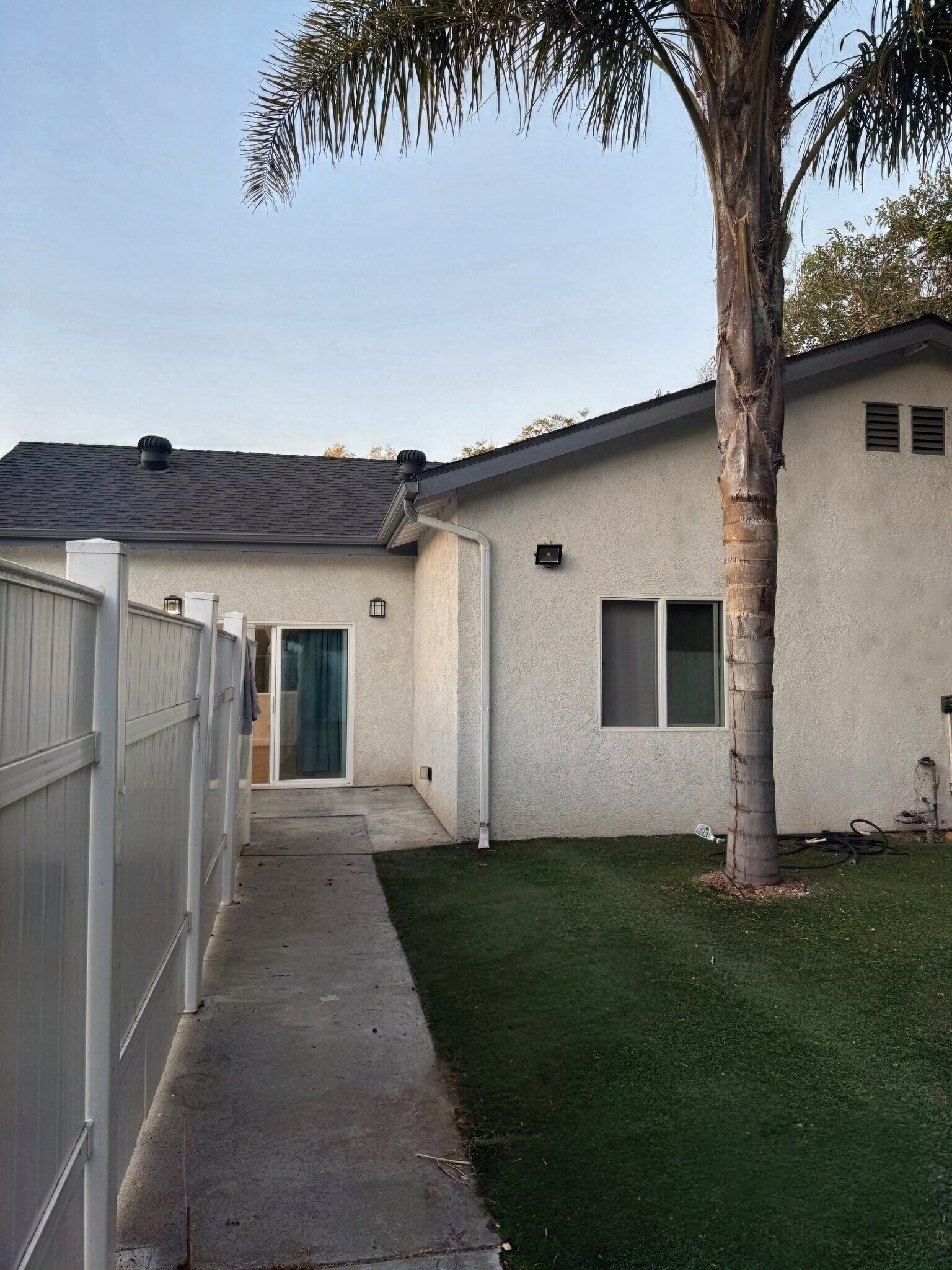 Building Photo - 6832 Amigo Ave