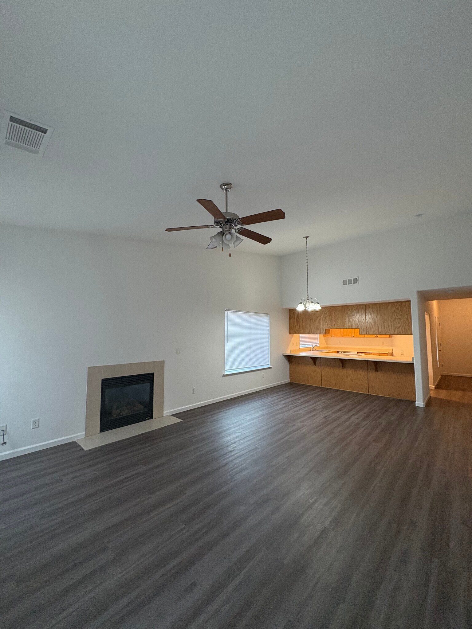 Building Photo - Los Arcos Townhomes