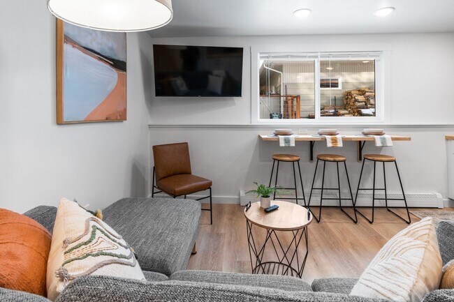 Building Photo - Stylish & Turnkey Furnished 2-BR Daylight Basement Apartment – Utilities + Wi-Fi Included