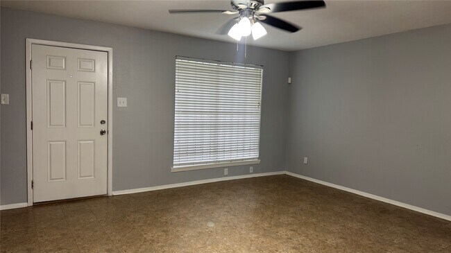 Building Photo - 7925 Grove Ridge Dr