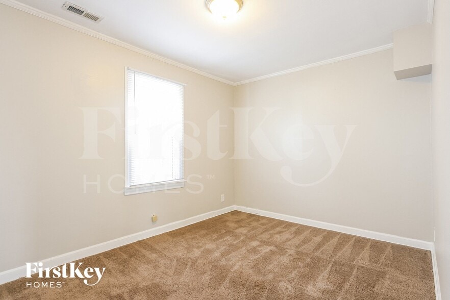 Building Photo - 7803 S Central Ave