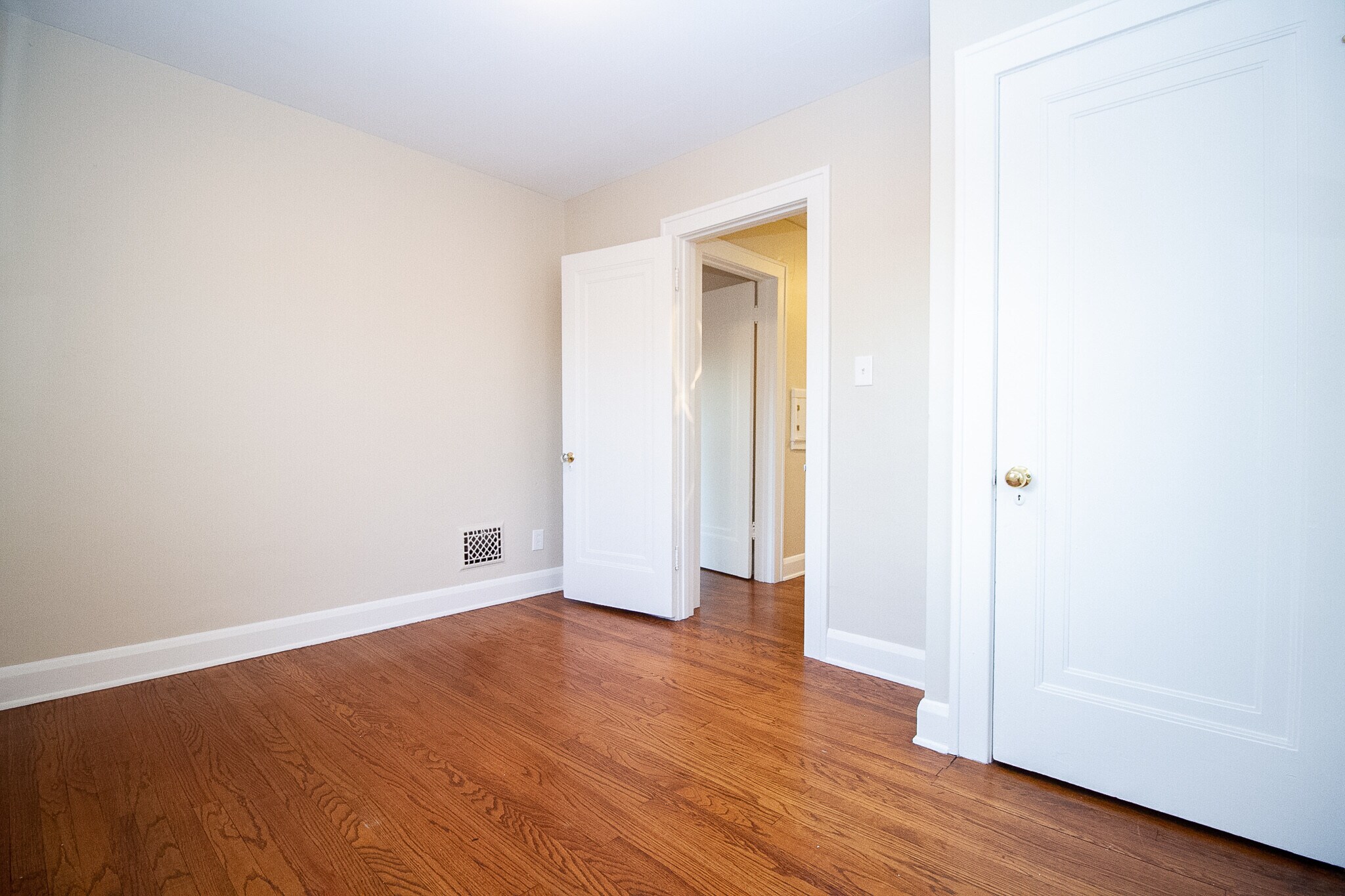 Building Photo - 2122 South Ave