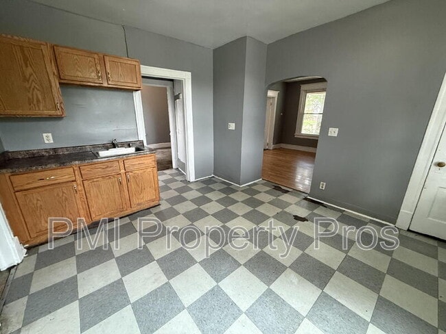 Building Photo - 1415 N 37th St